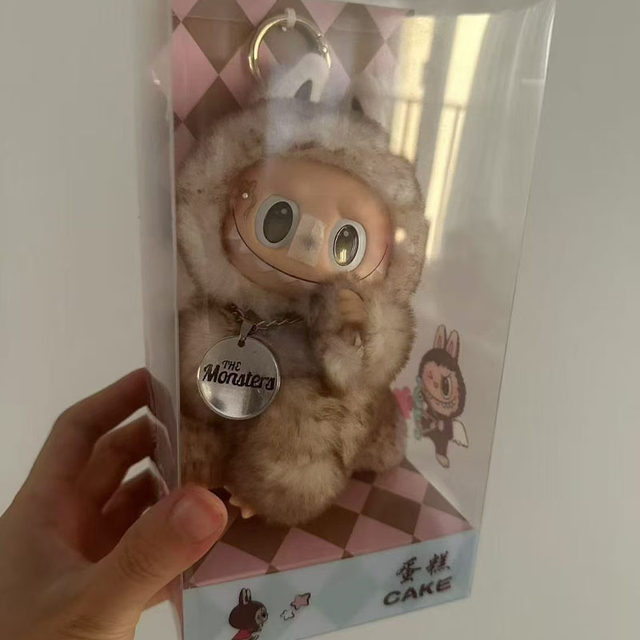 *NEW w/ box* Labubu Zimomo Keychain – Brown Cake Limited Edition - photo 2