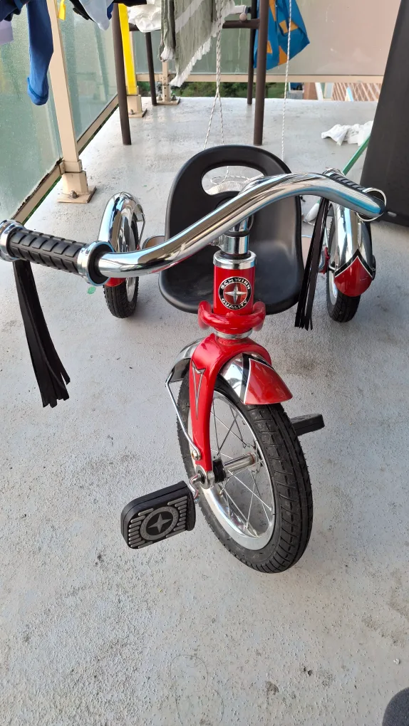 Schwinn Roadster Kids' Tricycle thumbnail