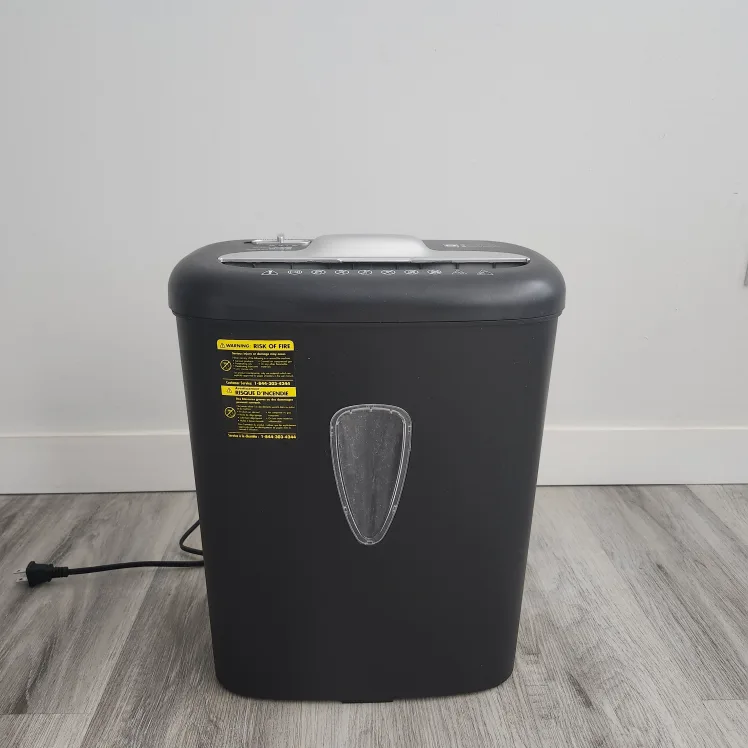 Free Amazon Basics Paper Shredder thumbnail