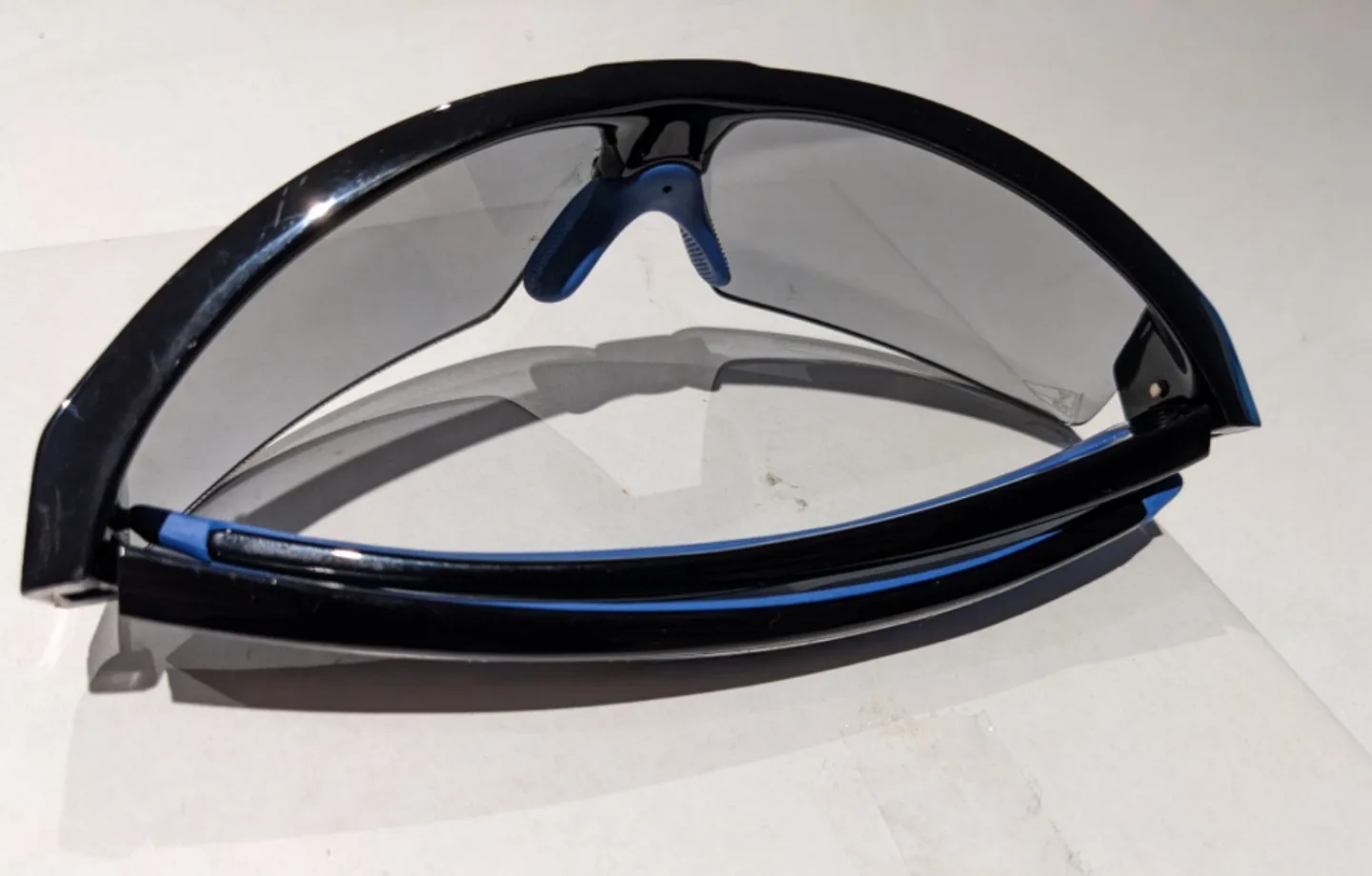 LV Cup Sunglasses - Black image indicator(2)