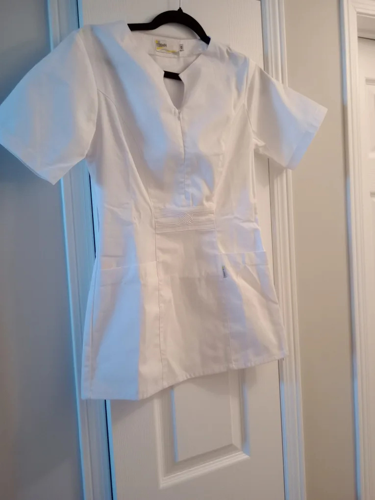 BRAND NEW SCRUBS TOP-XS thumbnail