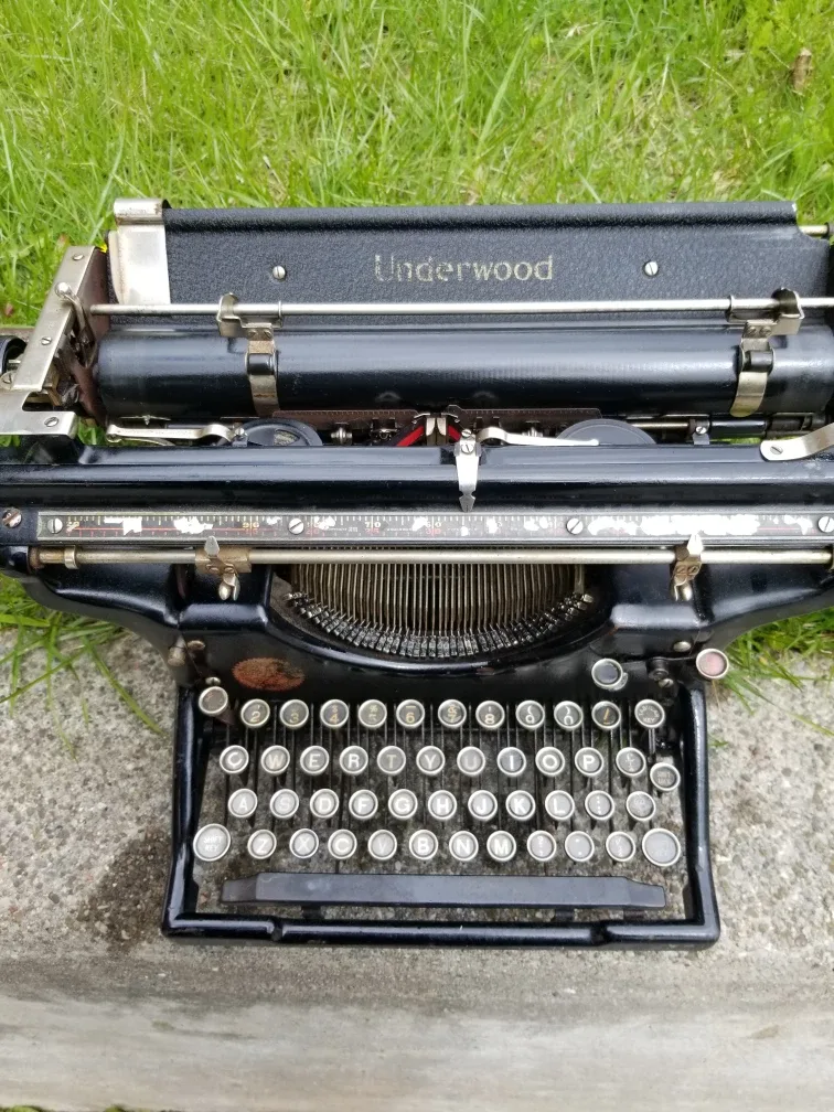 Underwood Typewriter thumbnail