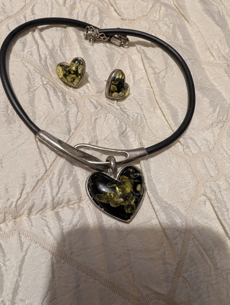 Heart Pendant Necklace & Earring Set thumbnail