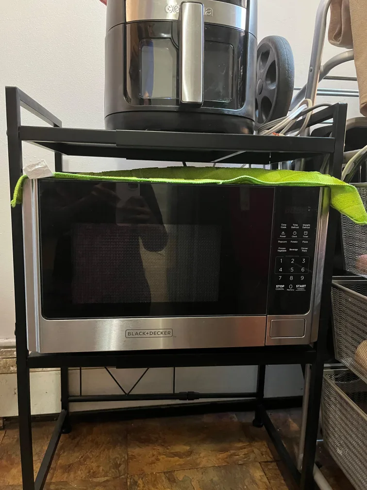 Black + Decker Microwave thumbnail