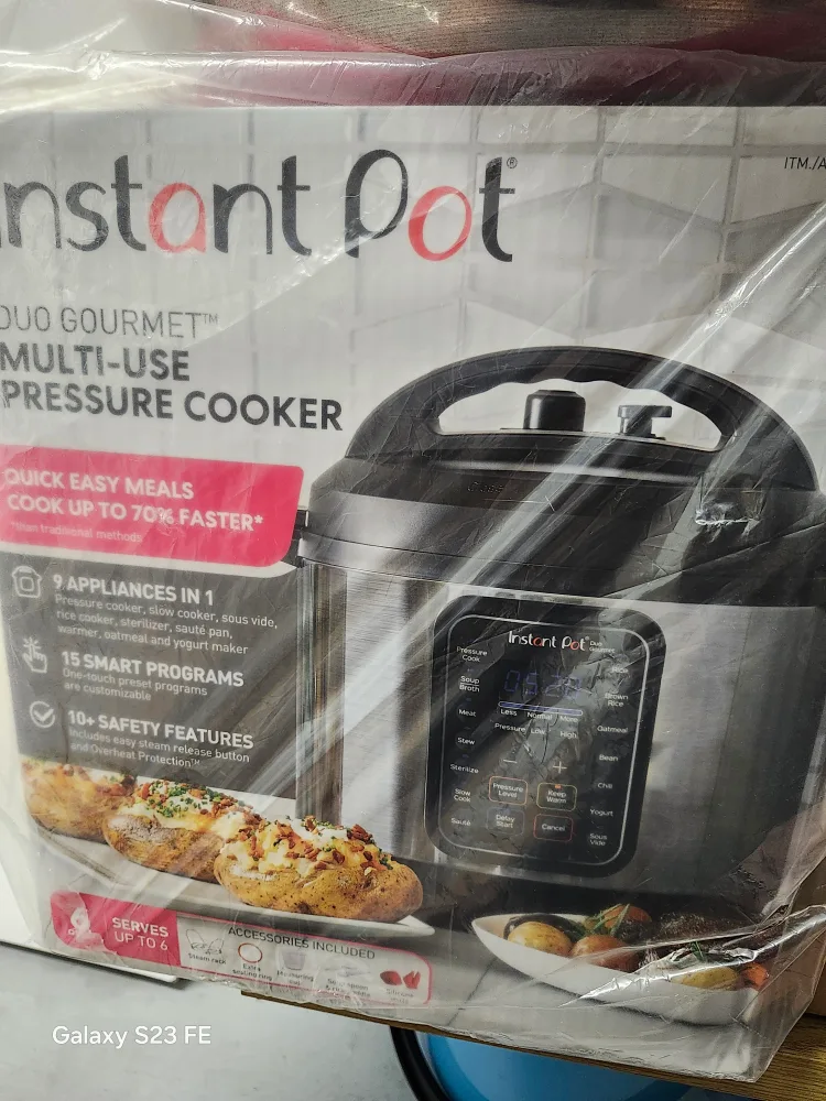 Instant Pot Duo Gourmet Multi-Use Pressure Cooker thumbnail