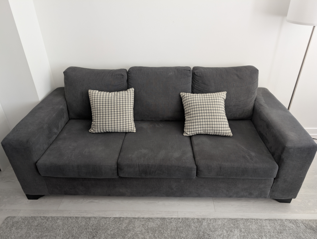 Leon's Grey 3-Seater Sofa - Great Condition - photo 3