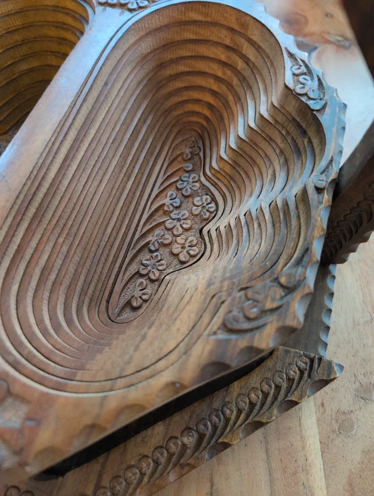 Intricate Wooden Collapsible Basket Serving 🇨🇦 image indicator(3)