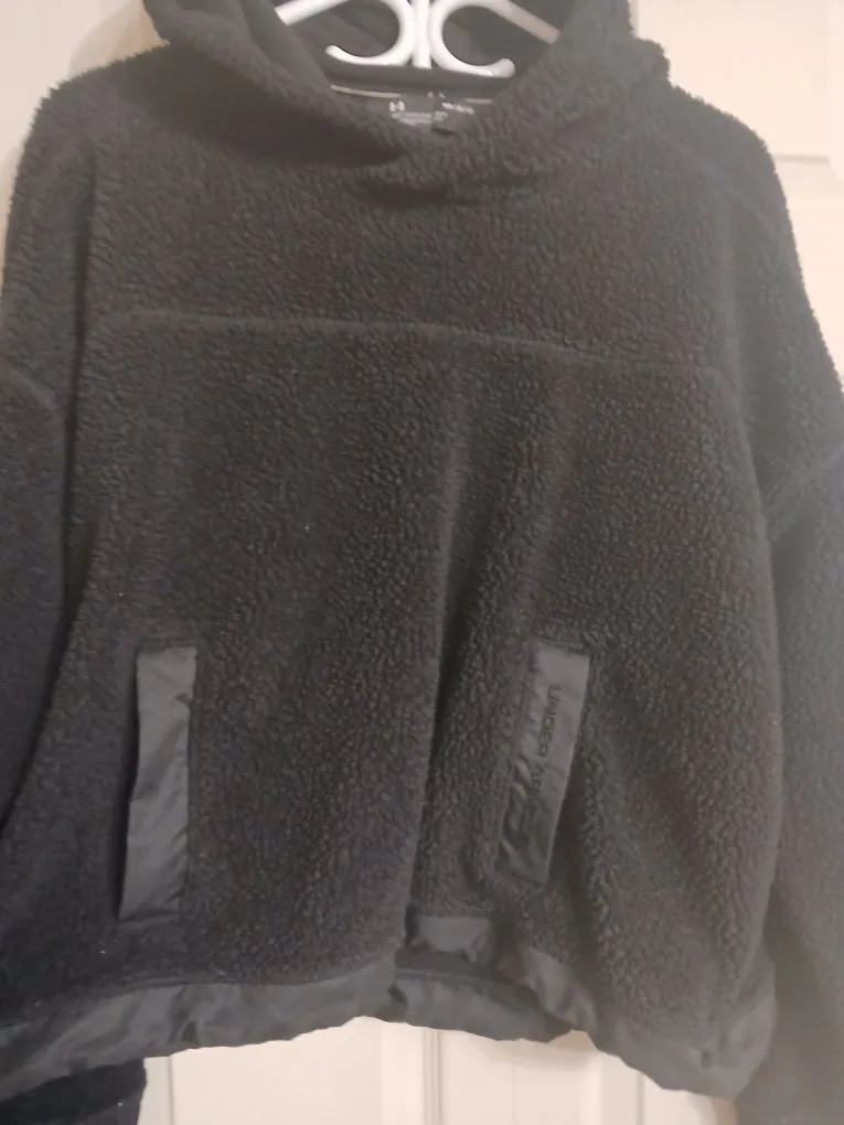 Under Armour black sherpa hoodie, size medium (M) image indicator(9)