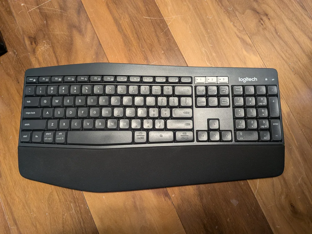 Logitech K850 Bluetooth/Unified Keyboard thumbnail