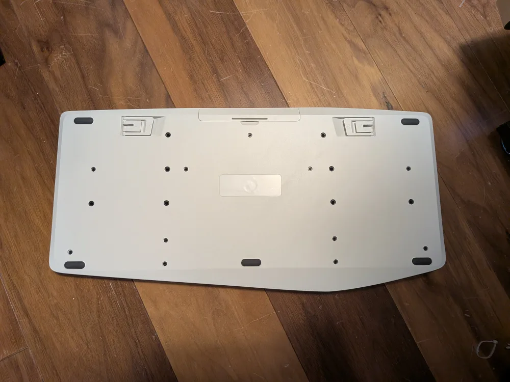 Logitech K850 Bluetooth/Unified Keyboard image indicator(2)