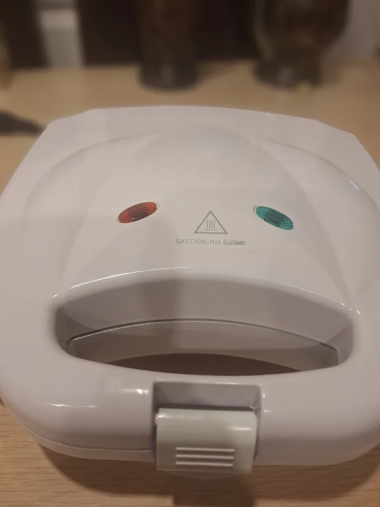 Small Waffle Maker - White image indicator(2)