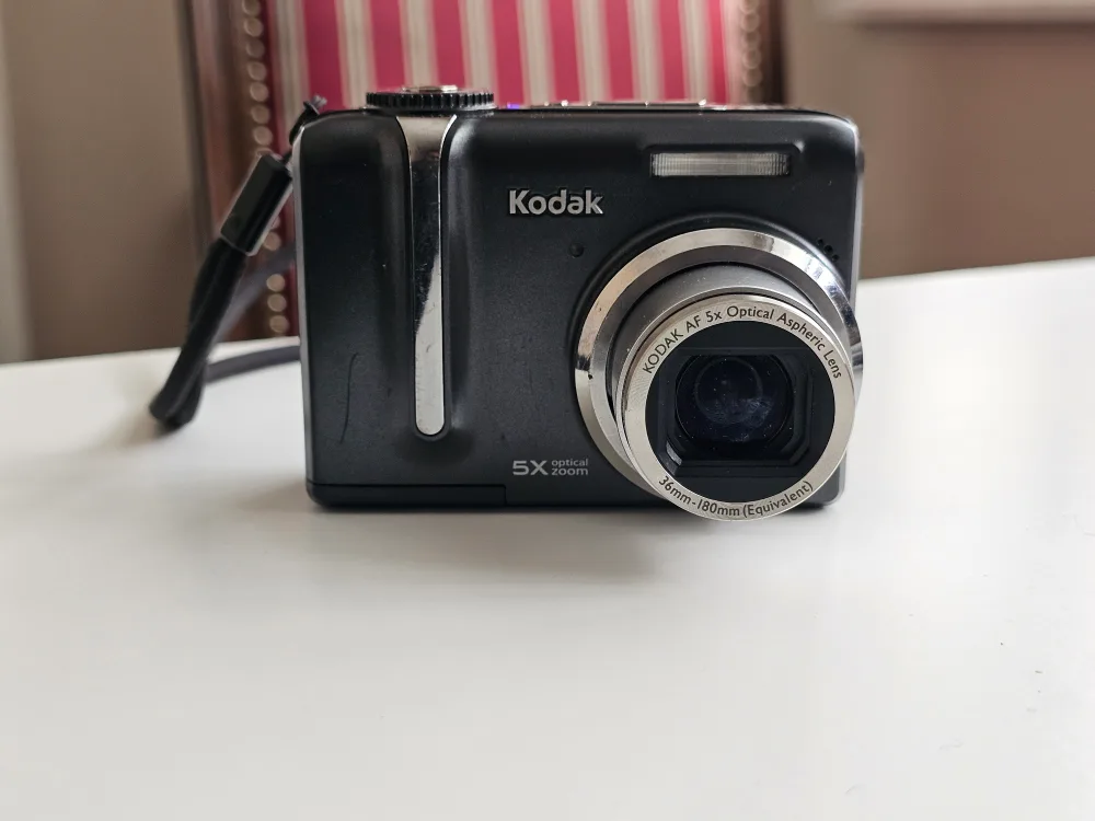Kodak EasyShare Z885 8.1MP Digital Camera thumbnail
