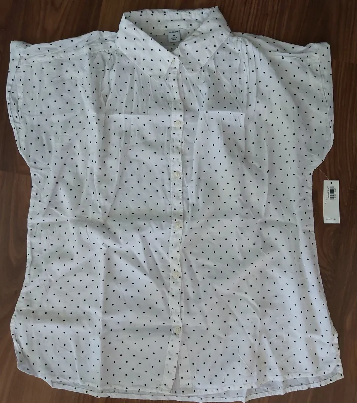 🇨🇦 Brand new White Polka Dot Blouse - Size M thumbnail