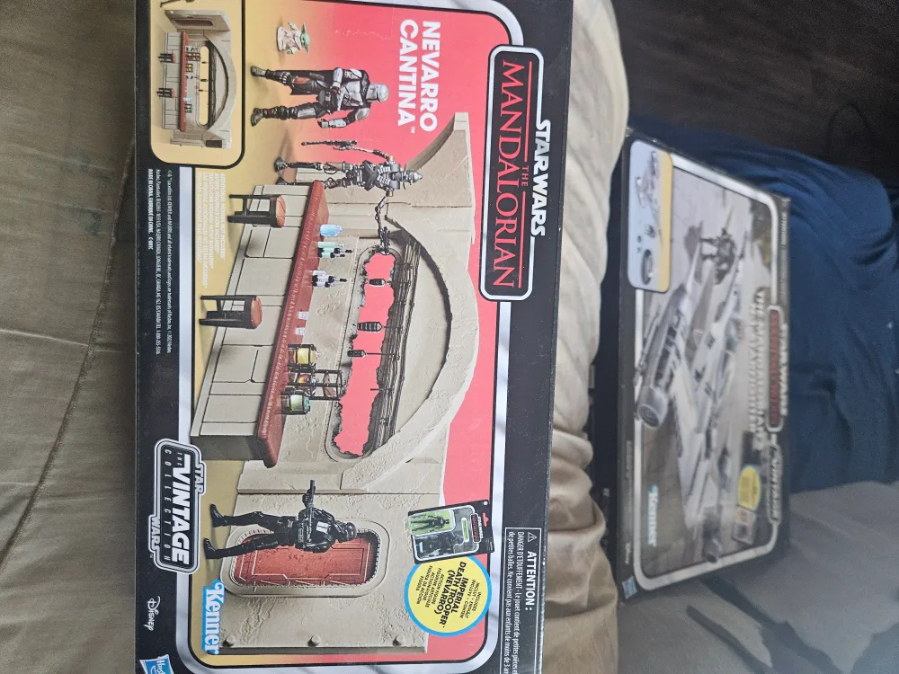 Star Wars Vintage Collection Nevarro Cantina Playset thumbnail