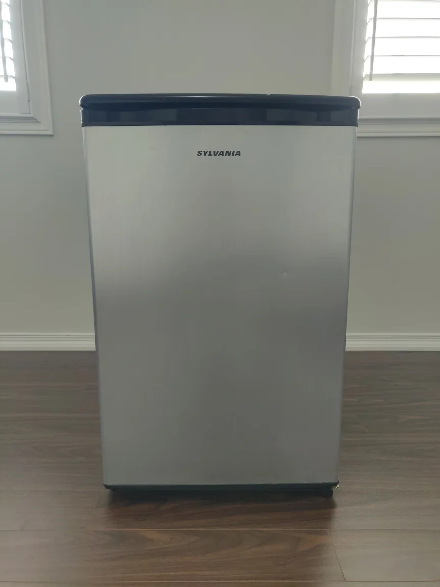 Sylvania Mini Fridge image indicator(2)