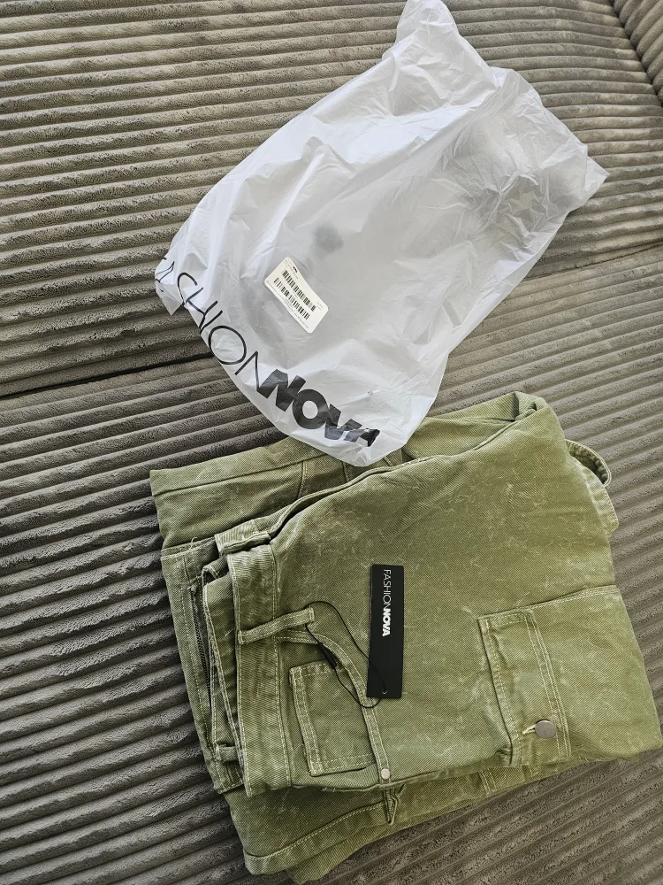 Fashion Nova Olive Green Cargo Pants thumbnail