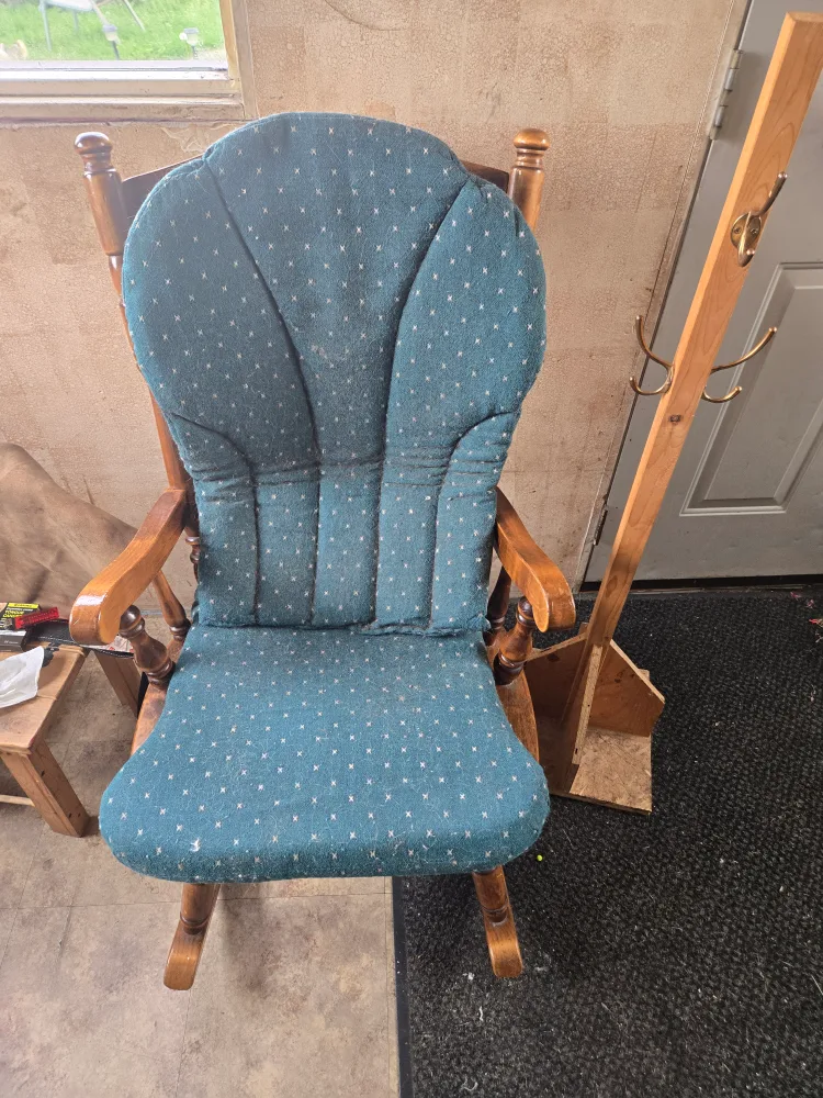 Wooden Rocking Chair image indicator(2)