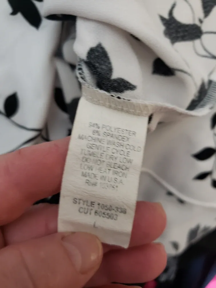 🇨🇦Floral Print Blouse - Size L image indicator(2)