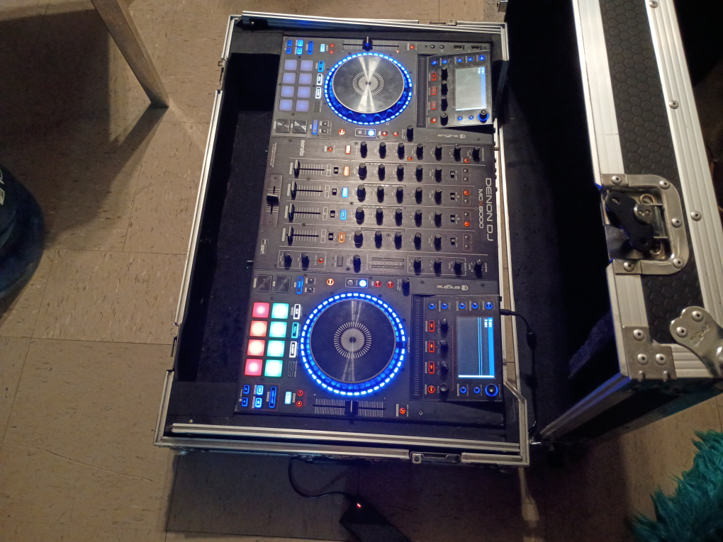 Denon DJ MC-8000 Professional DJ Controller - photo 4