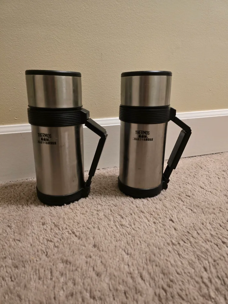 Thermos stainless steel insulated container 0.75L thumbnail