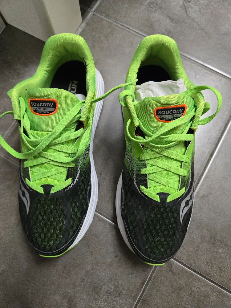 Saucony Kinvara 7 Running Shoes - Men's US 10 image indicator(2)