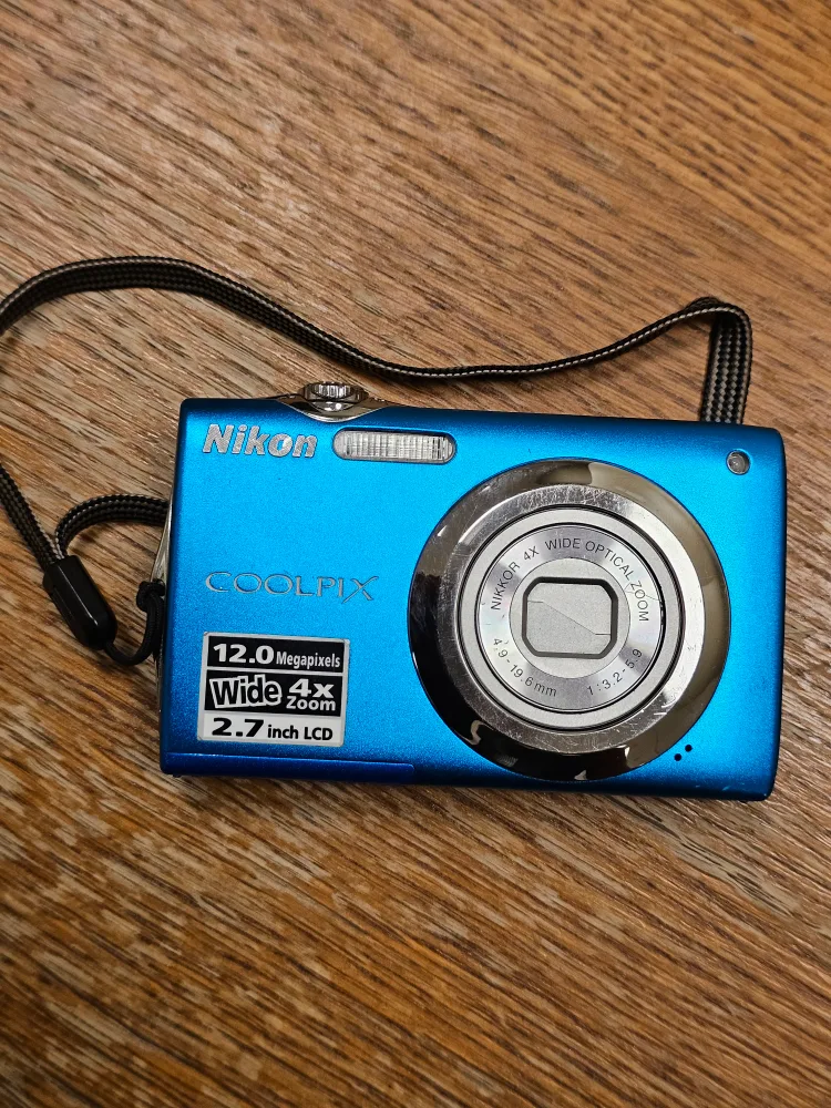 Nikon COOLPIX S3000 12.0MP Digital Camera thumbnail