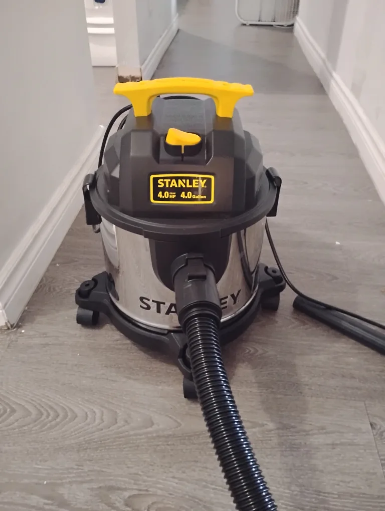 Stanley 4.0 HP 4.0 Gallon Wet/Dry Vacuum thumbnail