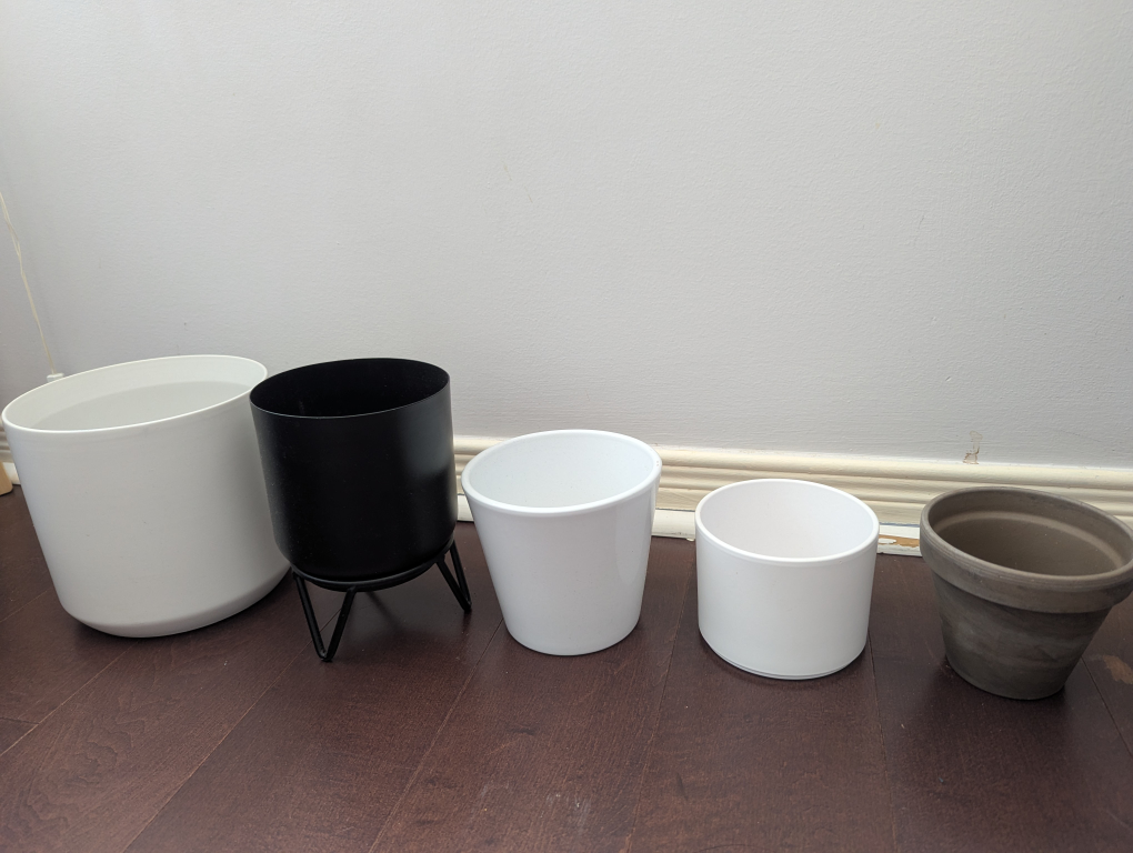 Assorted (5) Plant Pots