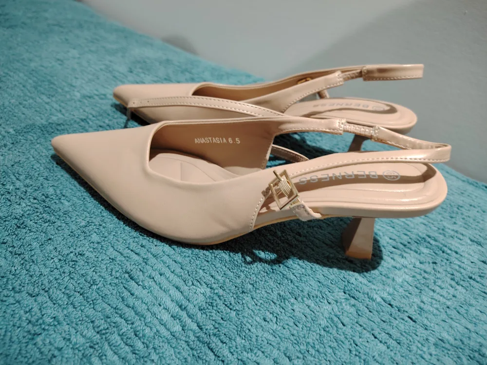 BERNESS Anastasia Heels - Size 6.5 image indicator(4)