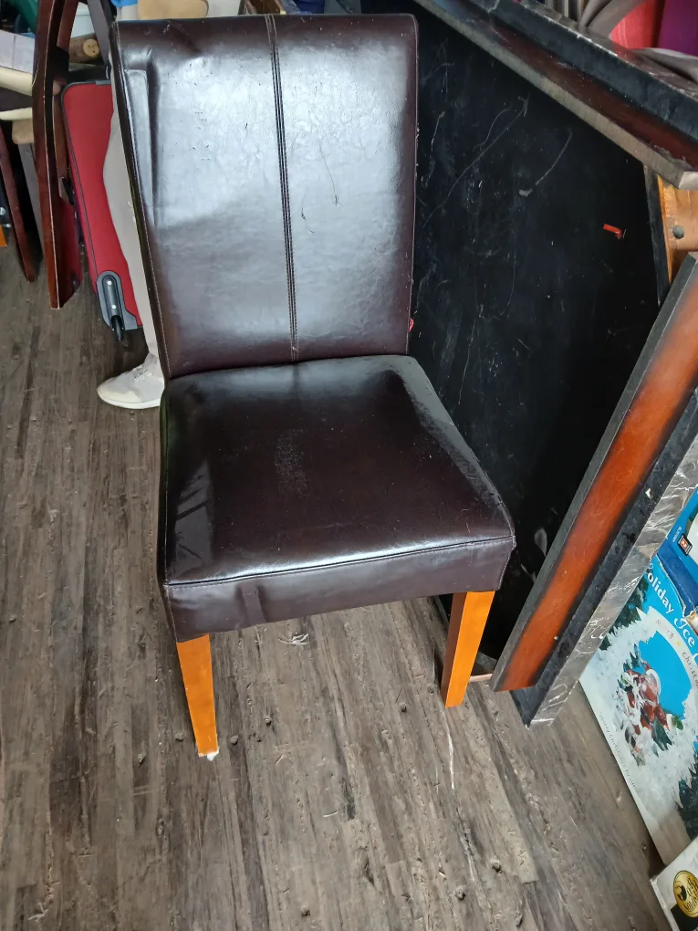 Table and chairs thumbnail