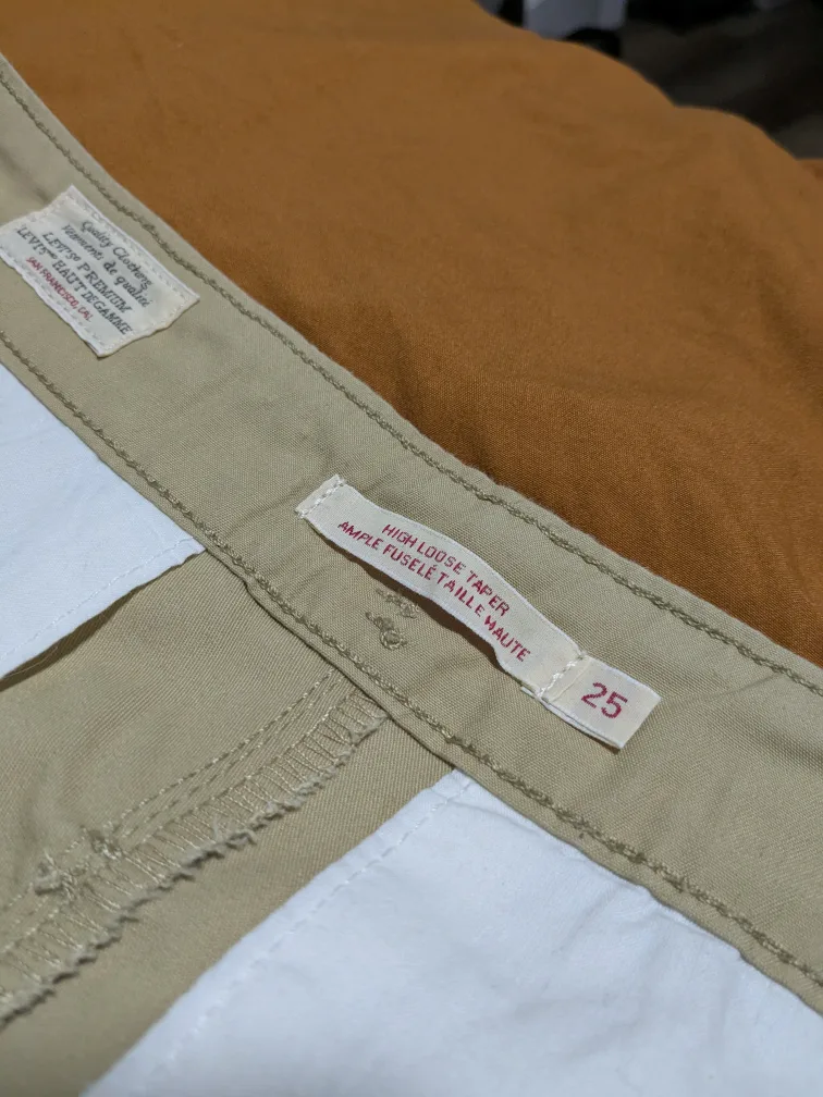 New Levi's High Loose Taper Pants - Size 25 image indicator(2)