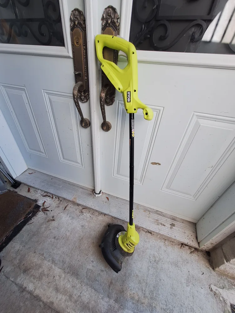 Ryobi Corded Electric Grass Trimmer thumbnail