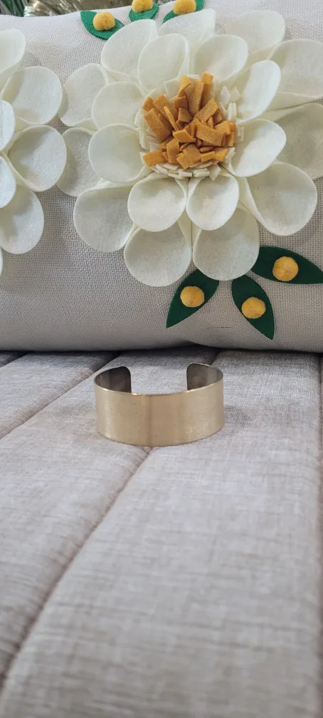 Gold Cuff 🇨🇦🍁 thumbnail