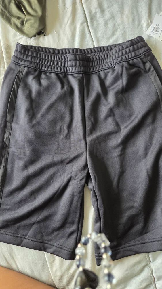 FREE BOYS SHORTS thumbnail