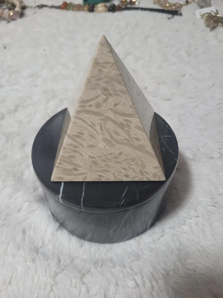 Stone Pyramid Decor (3 of them as a bundle) image indicator(5)