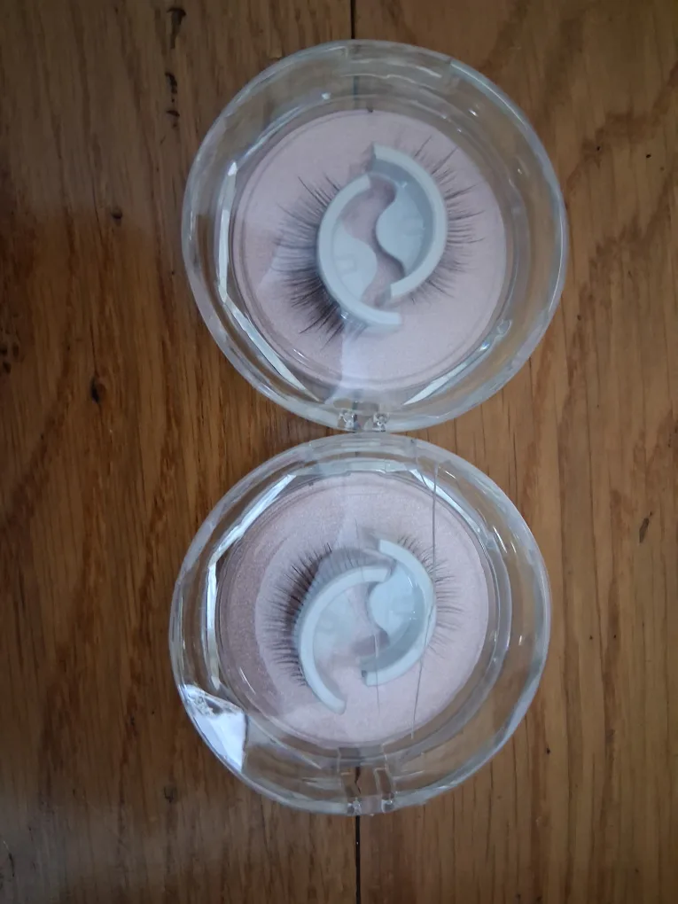 Magnetic Eyelashes thumbnail