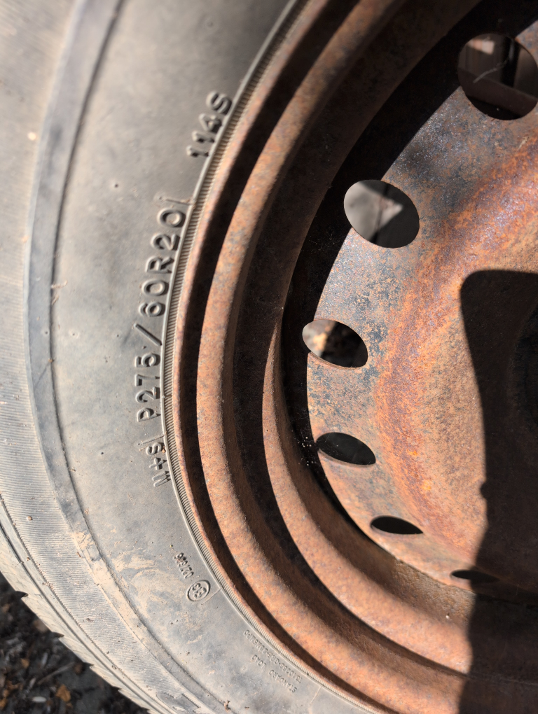 Used P275/60R20 Tire - photo 2