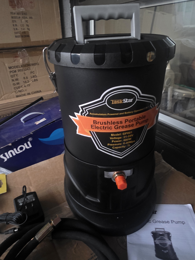 TaskStar Brushless Portable Electric Grease Pump GP001