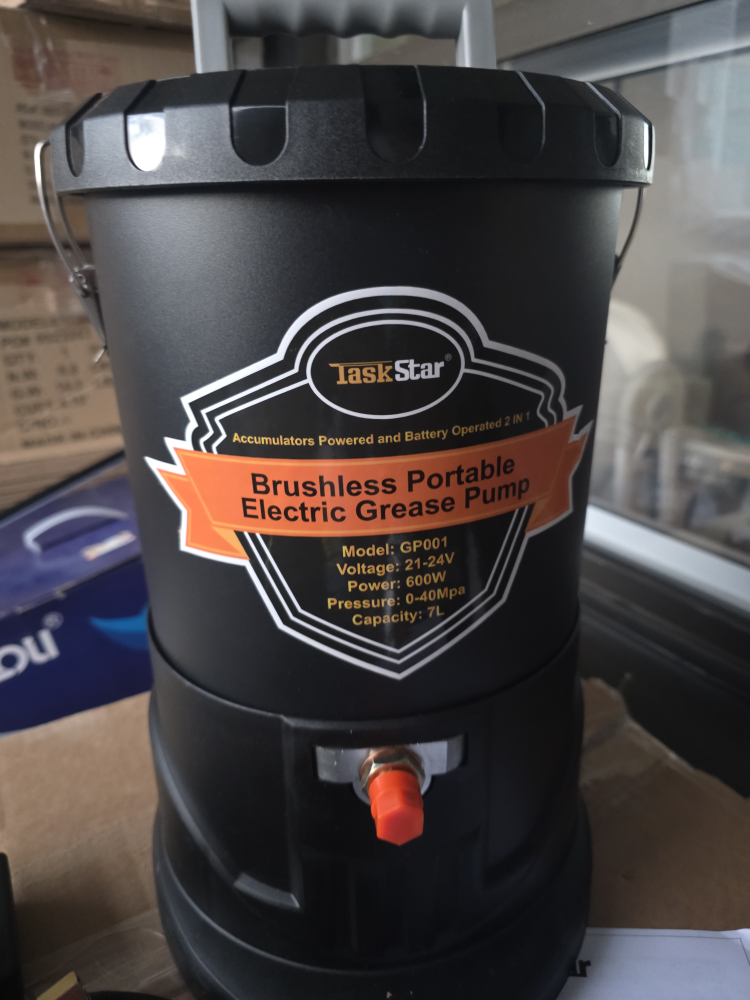 TaskStar Brushless Portable Electric Grease Pump GP001 - photo 3