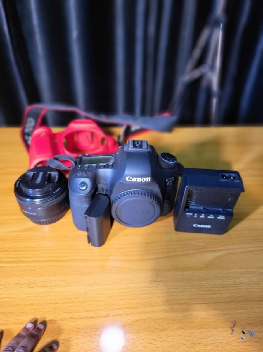 Canon EOS 6D Camera with Lens & Charger