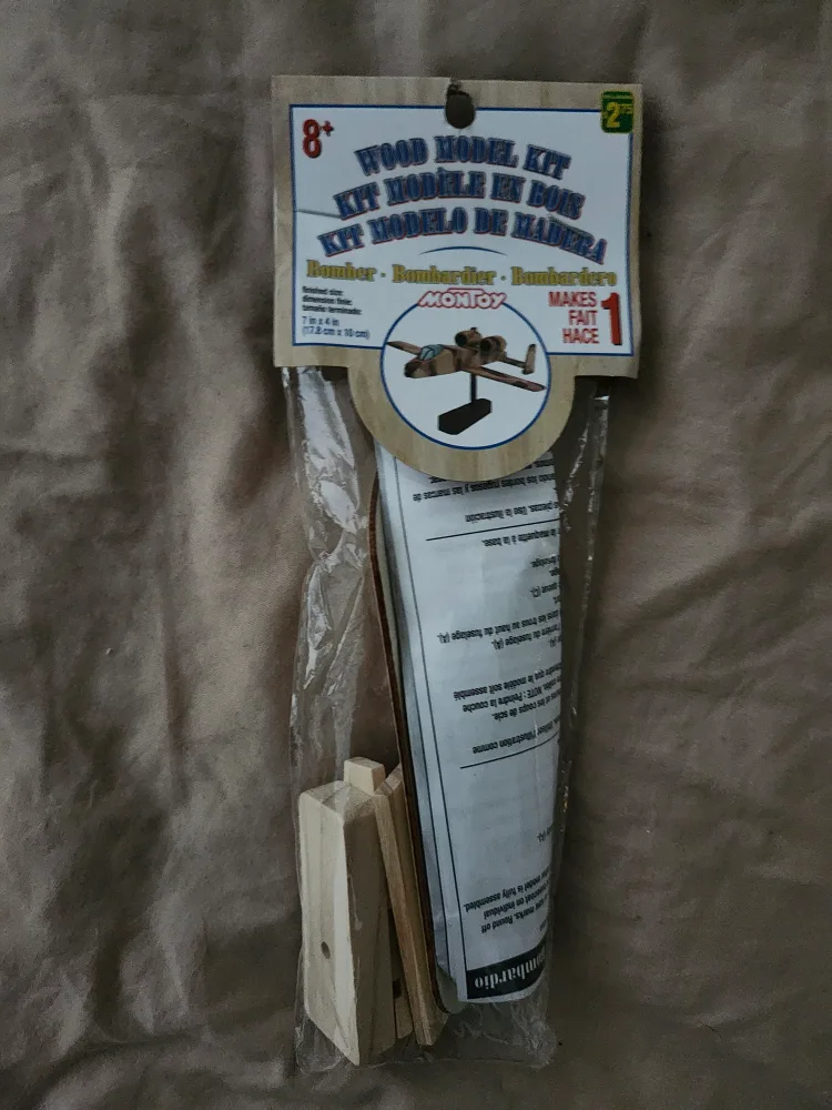 Wood Plane Model Kit - New 🇨🇦 thumbnail