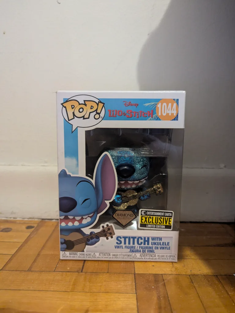 Funko Pop: Disney Stitch with Ukulele #1044 - Diamond thumbnail
