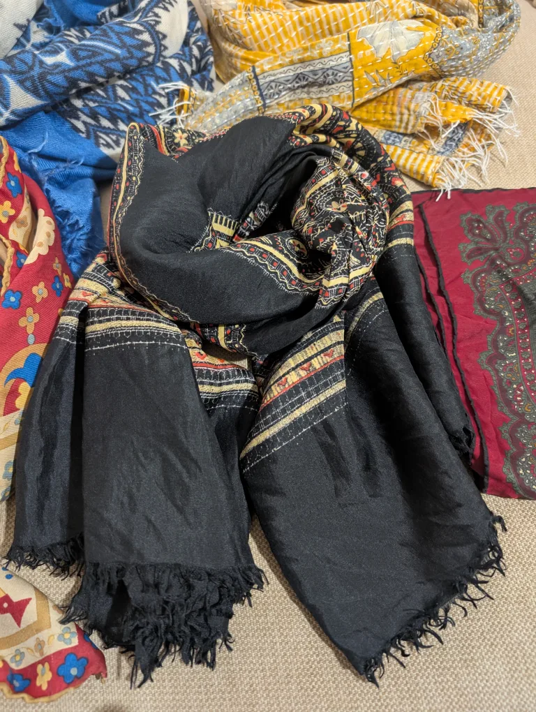 7 Assorted Vintage Scarves - Various Colours & Patterns image indicator(5)