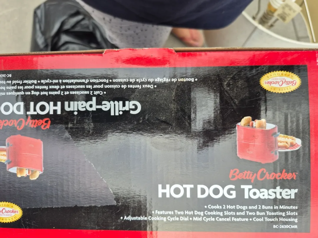 BNIB Betty Crocker Hot Dog Toaster - New in Box! image indicator(2)