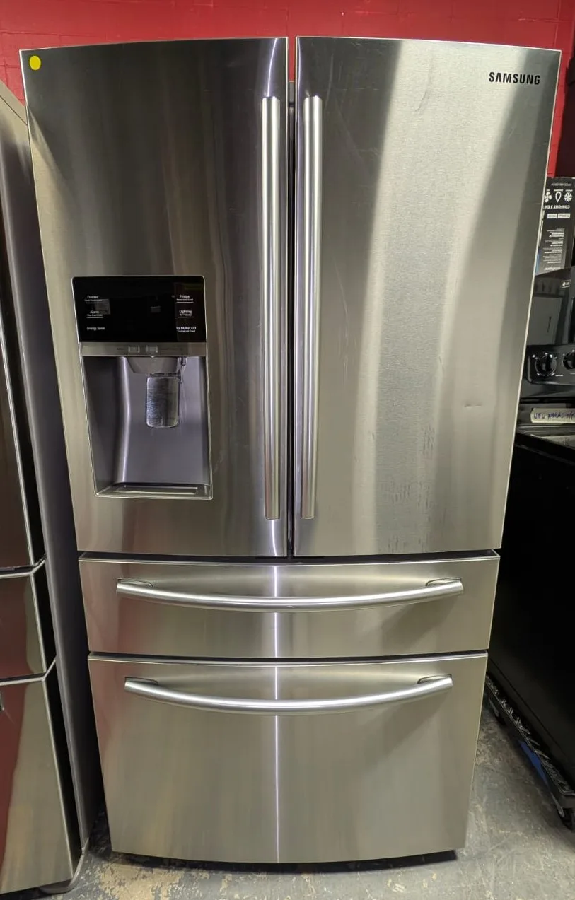 Samsung RF28HMEDBSR French Door Refrigerator thumbnail