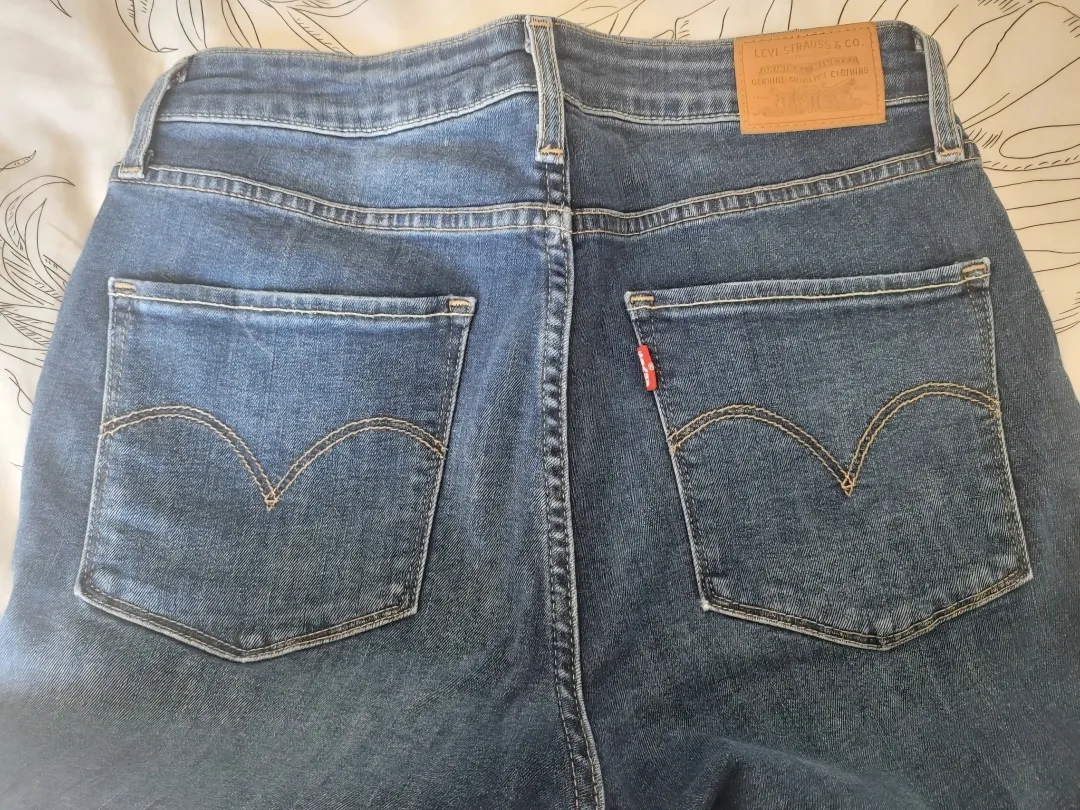 Levi's 721 High Rise Skinny Jeans - Size 29 thumbnail