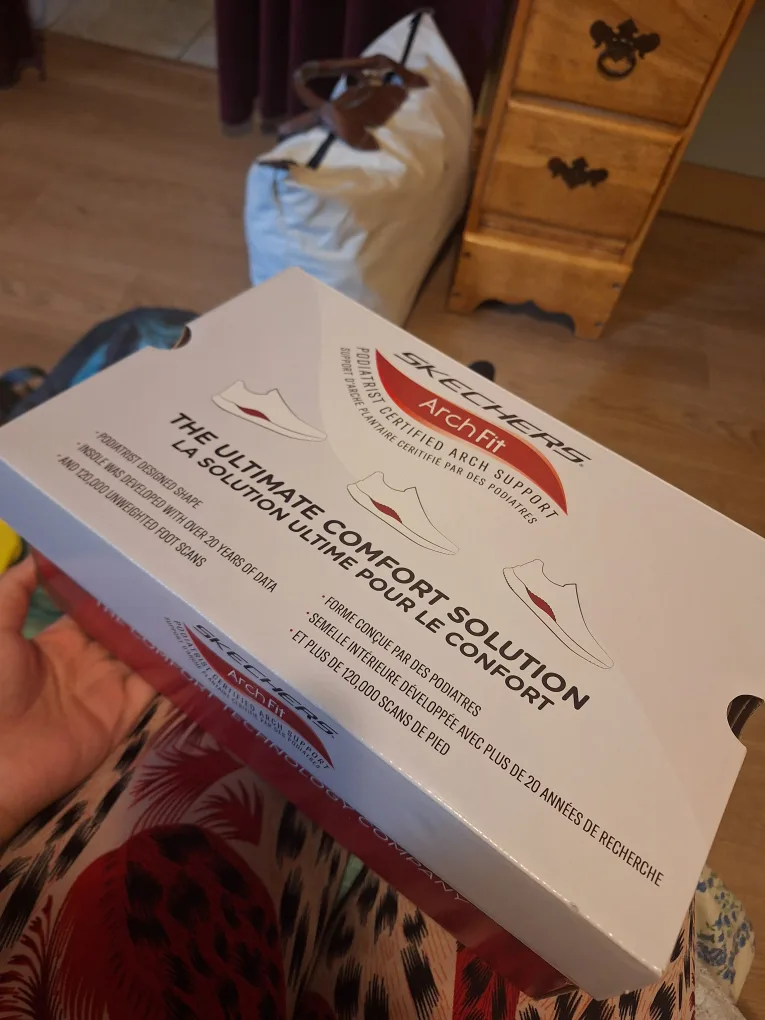 Sketchers Arch Fit Sneakers image indicator(2)