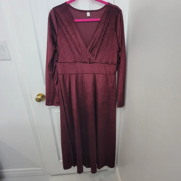 Women Clothes L/XL ($5 & Up) image indicator(10)