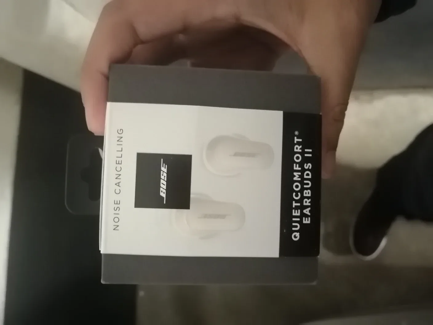 Bose QuietComfort Earbuds II - White - Like New! image indicator(4)