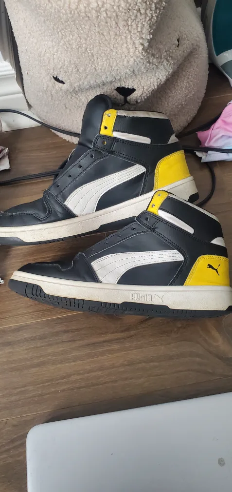 Puma sneakers thumbnail